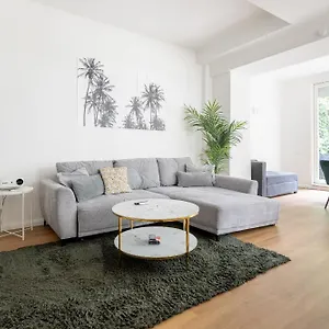 Global Living - Design I I Beamer I Kitchen I Terrace I , Berlin Deutschland